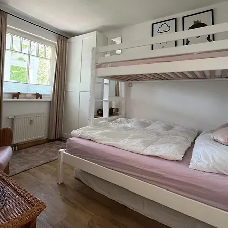 Strandstrasse 32 - 04-33 *