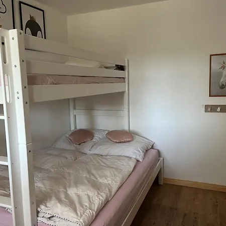 Strandstrasse 32 - 04-33 *